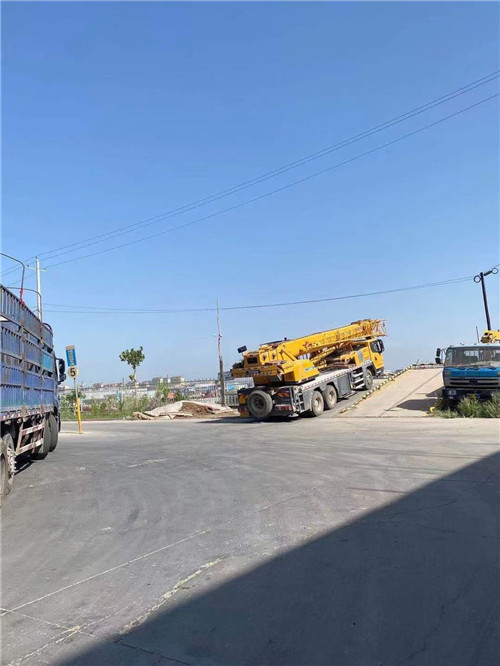 雅江县25吨吊车的租赁价格大概是多少？