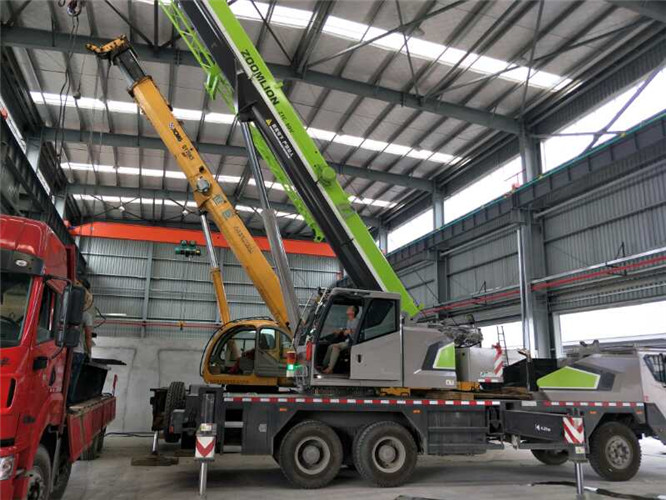 雅江县高空车出租需要注意哪些安全事项？