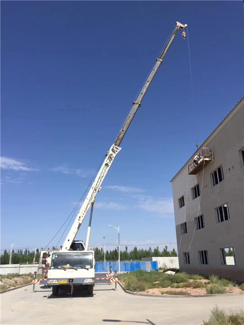 雅江县“轻装强干”—— 吊车的 “轻量化臂架” 技术